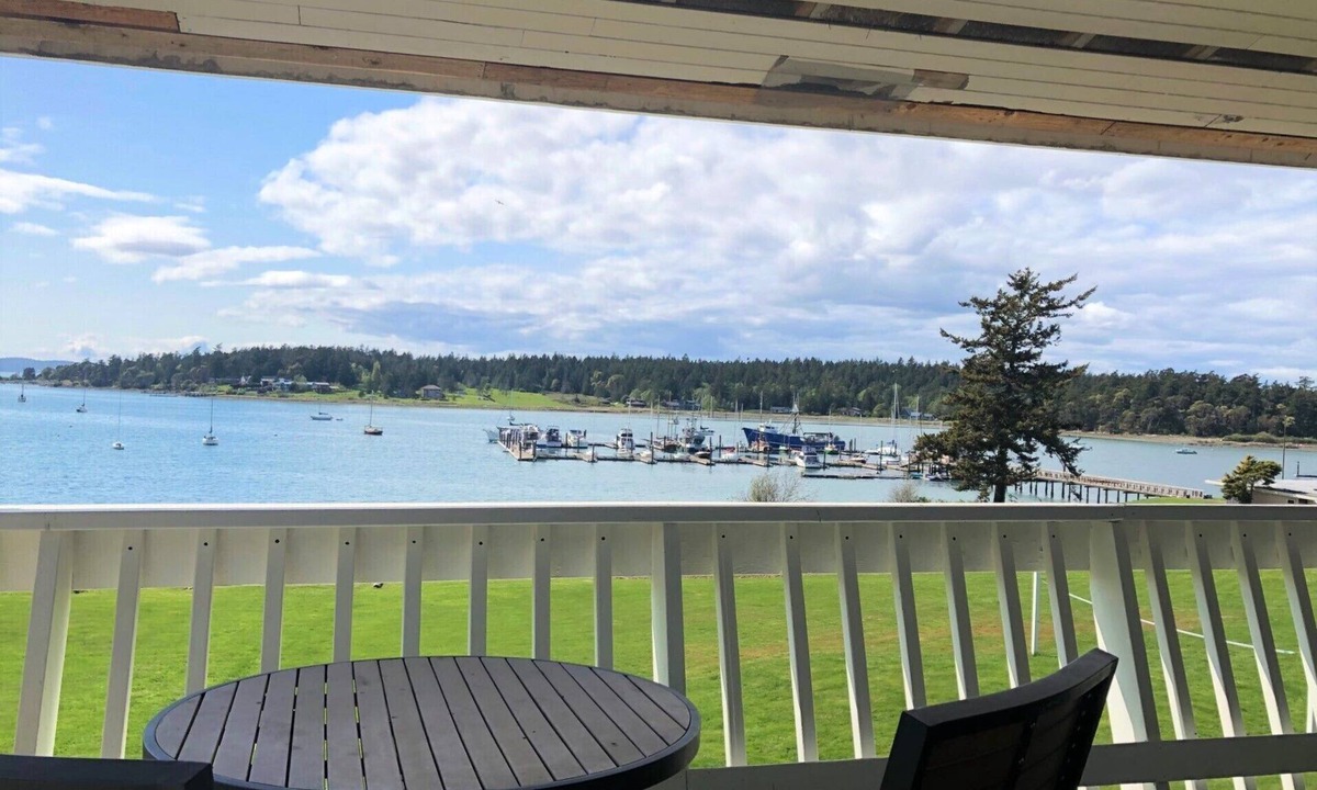 Lopez Island Hotel | Lopez Islander Resort