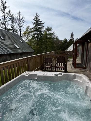 Newton Stewart Ski Chalet | Lord Galloway 32 with Hot Tub