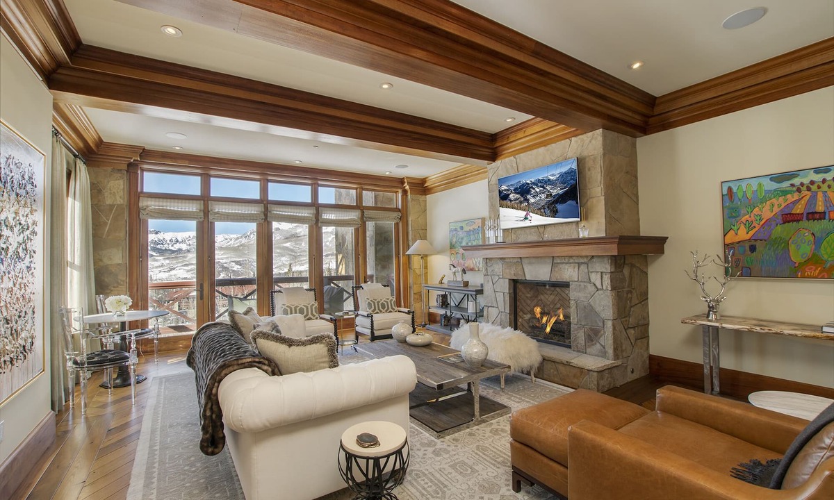Mountain Village House | Lorian 4 Luxurious Ski-In Ski-Out Resort Condo - 4Bd, 4.5Ba - Sleeps 12