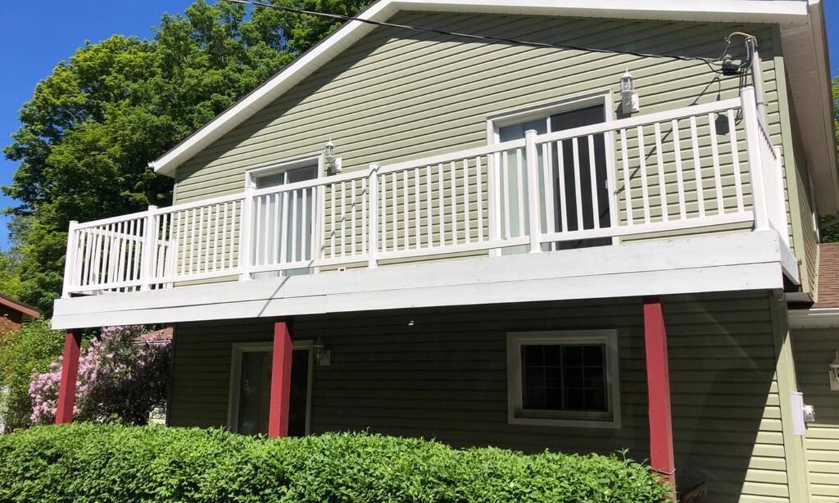Lafontaine House | Los Pinos - Spacious 3 Bedroom Cottage