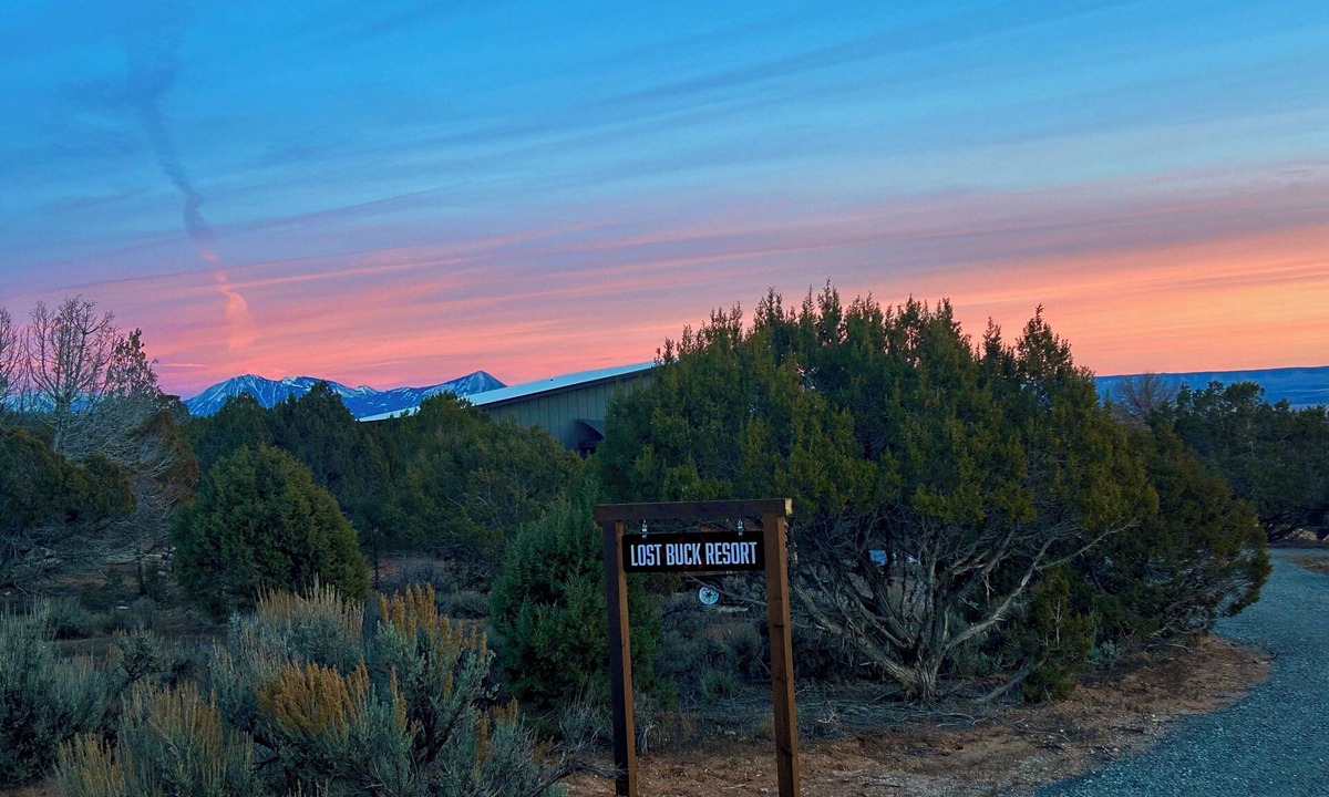 Cedaredge Cottage | Lost Buck Resort - Modern home surrounded by native trees & beautiful view
