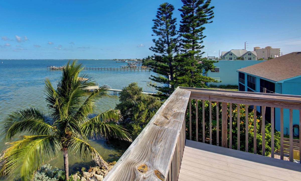 Crescent Beach Hotel | Lost Inn Paradise