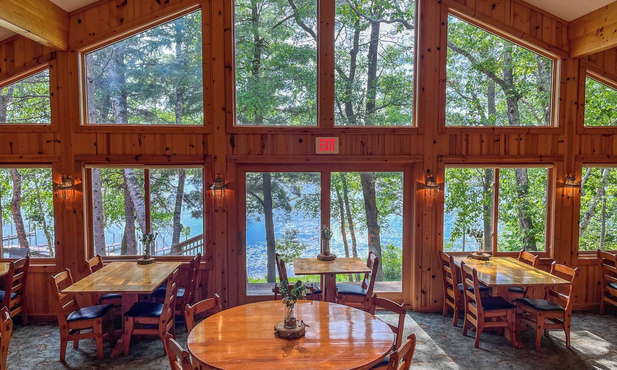 Lake Shore Cabin | Lost Lake Lodge