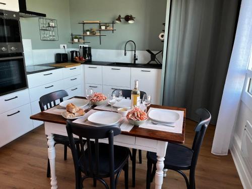 Guilvinec Apartment | Lostendro, appartements vue port