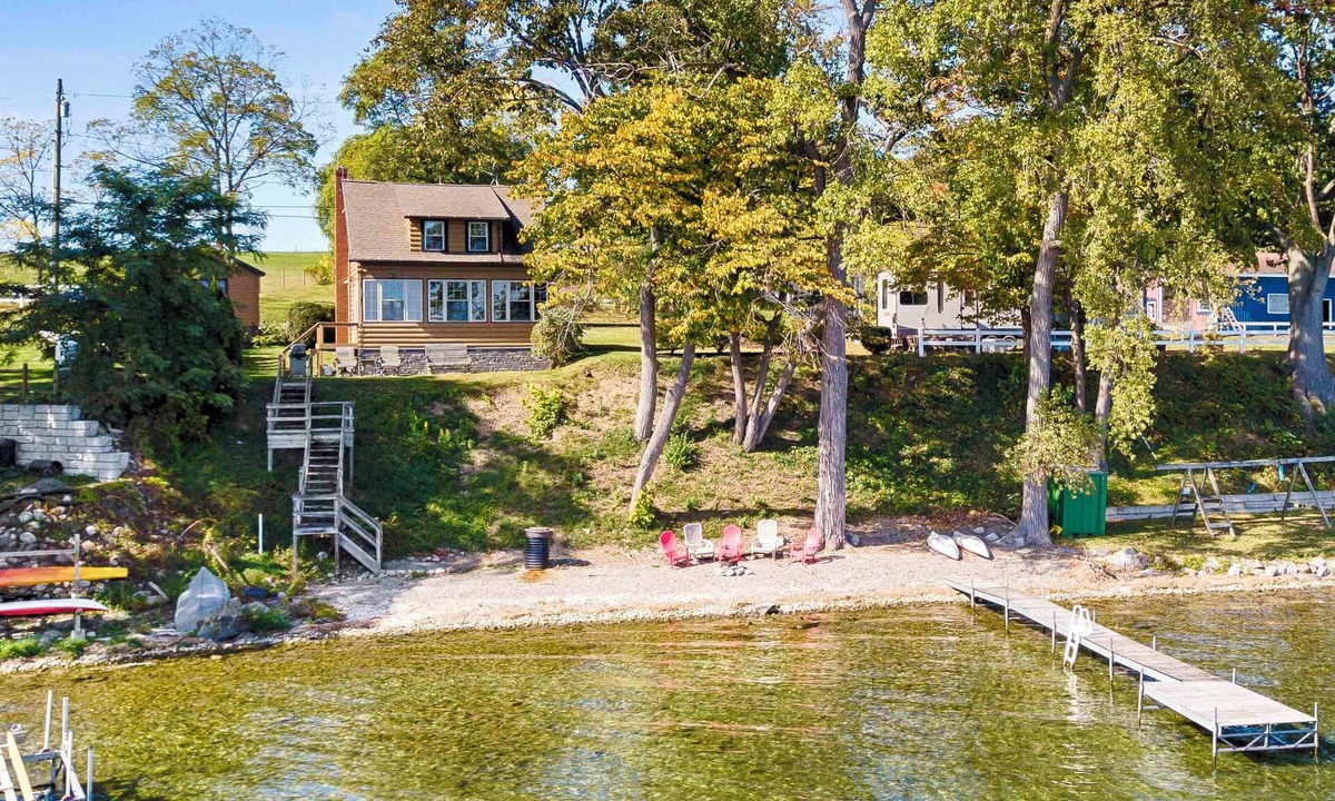 Seneca Falls Cottage | Lotta Leisure: Family Retreat