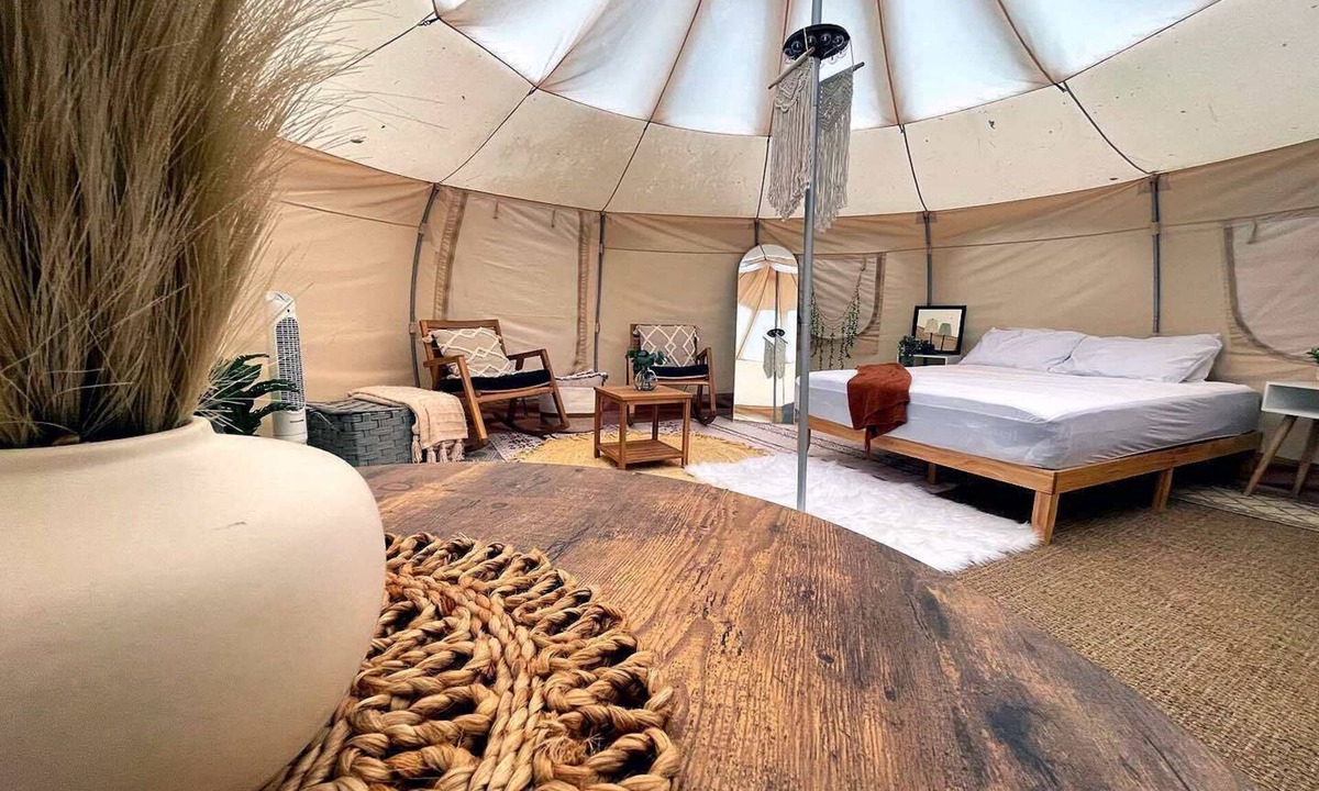 Lyndon Station RV Rental | Lotus Belle