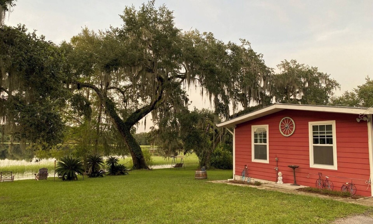 Floral City Cottage | 'Lotus Point' Lake House Getaway on Four Rustic Acres