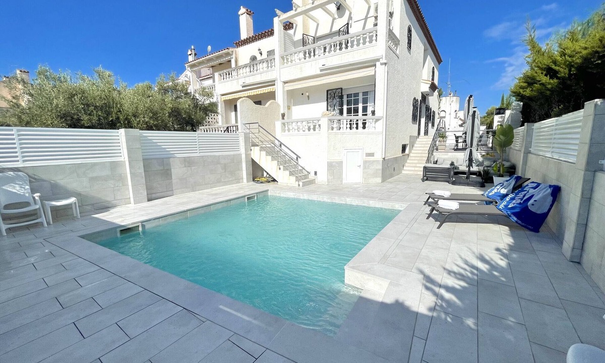 Miami Platja Ski Chalet | LOTUS villa adosada cerca de la playa