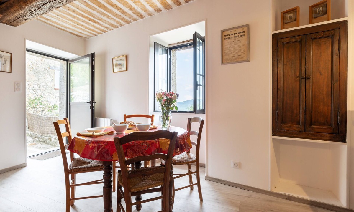 Coursegoules Apartment | Lou Baoumoun - Studio Apartment, Sleeps 2