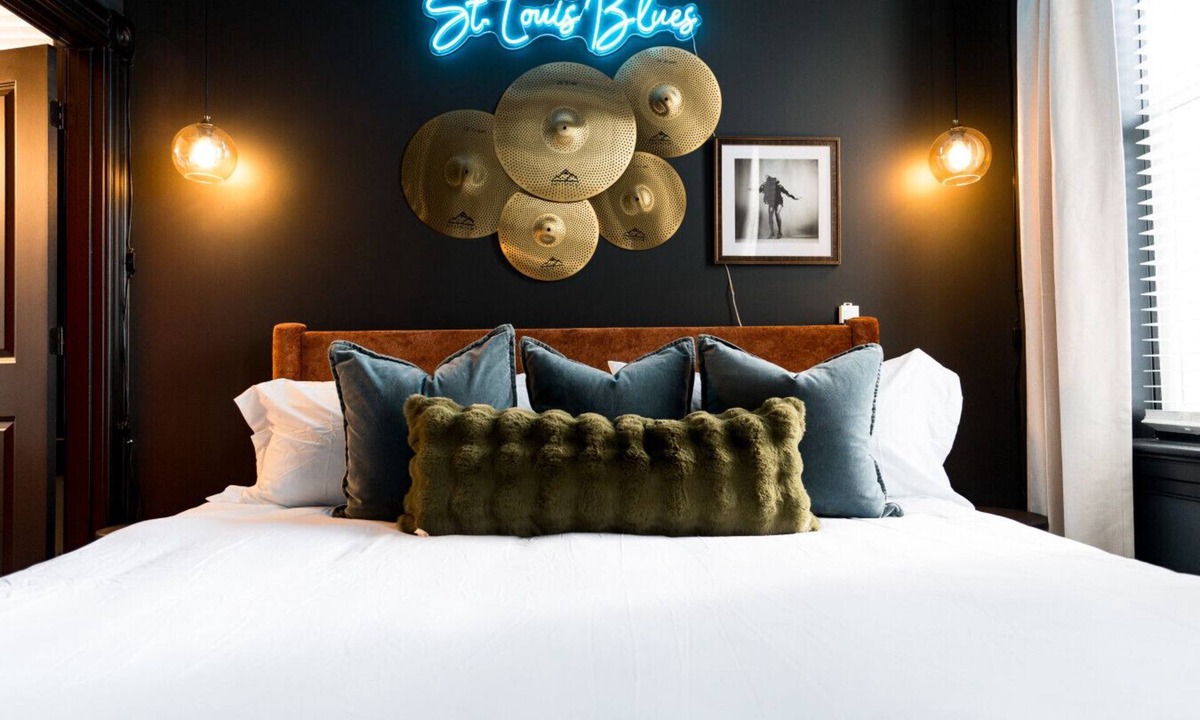 Benton Park West House | Lou Luxe- Speakeasy, EPIC Arcade, Hottub & FirePit