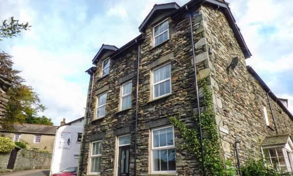 Ambleside Cottage | LOUGHRIGG VIEW, family friendly, with open fire in Ambleside