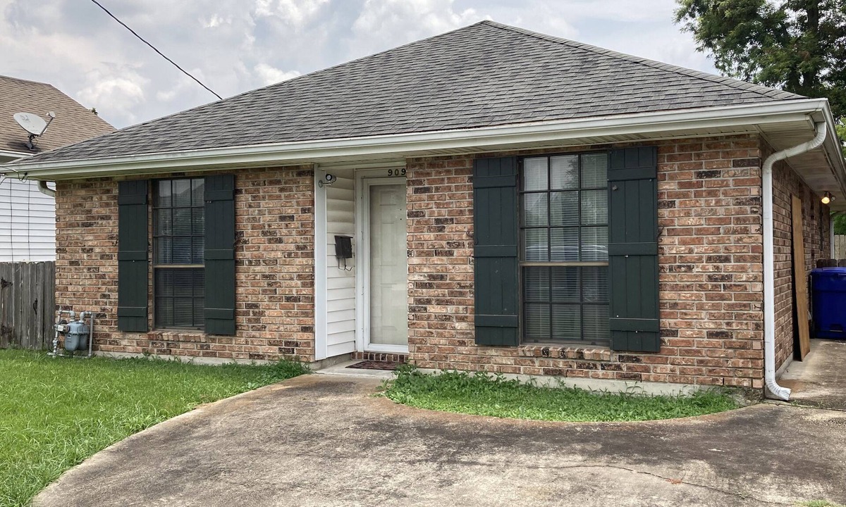 Thibodaux House | Louisiana Retreat offers a whole home - 2 bed, 2 full bath