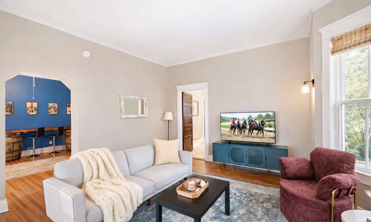 Highlands Douglass Apartment | Louisville home with workspace and backyard access