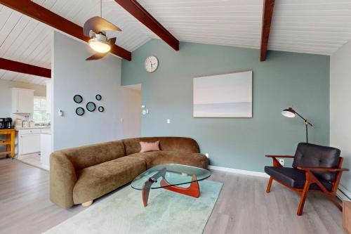 Long Pond House | Lounging in Long Pond