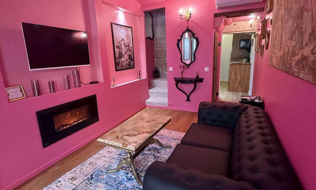 Lunel House | Love house: Balnéo, pièce secrète entre Montpellier- Nîmes et les plages