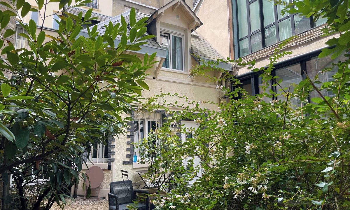 Quartier de la Maison-Blanche House | Love House - Real Parisian house and courtyard