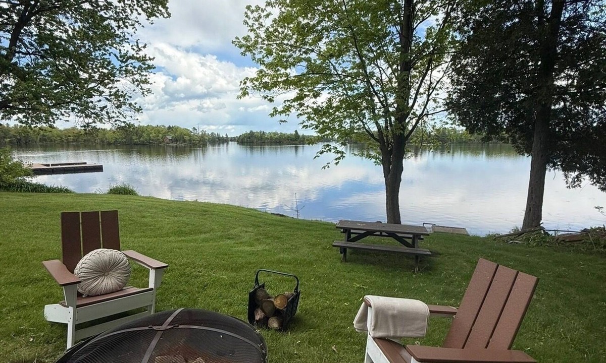 Sharbot Lake Cottage | Love nest cottage, steps to the dock, gorgeous waterfront cottage!