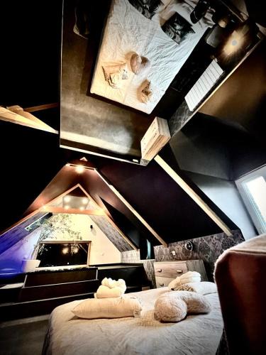 Loguivy House | Love Room