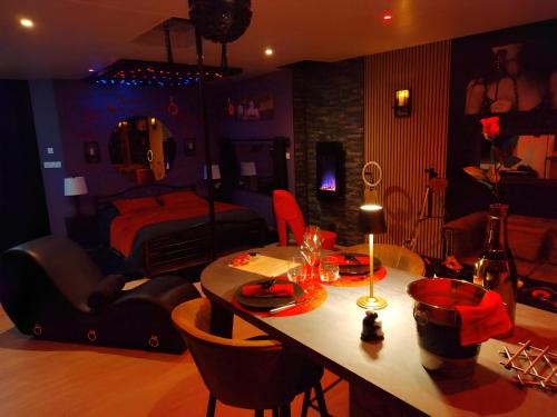 Bourgneuf-en-Retz House | Love Room, Gîte 4 étoiles, 50 Nuances Romantiques