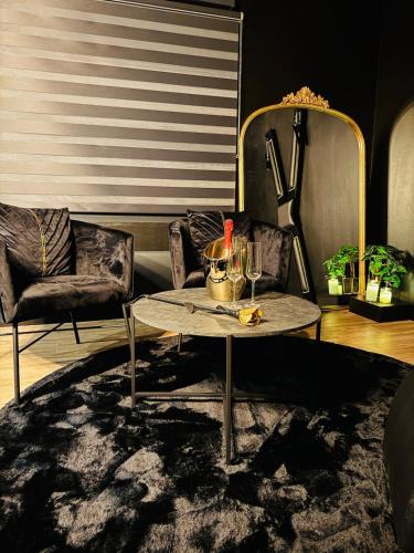 Peronne-en-Melantois Apartment | Love room l insolente