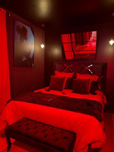 La Varenne Saint-Hilaire Hotel | Love Room La Suite