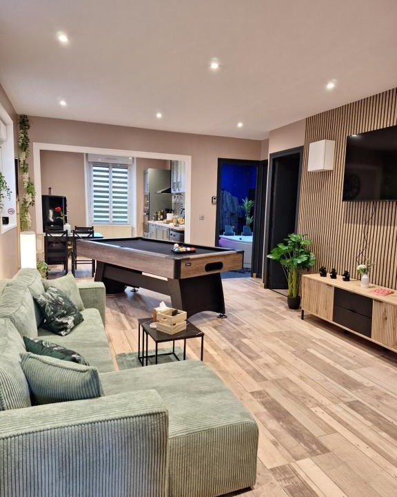 Conde-sur-Noireau Apartment | Love Room la Vida