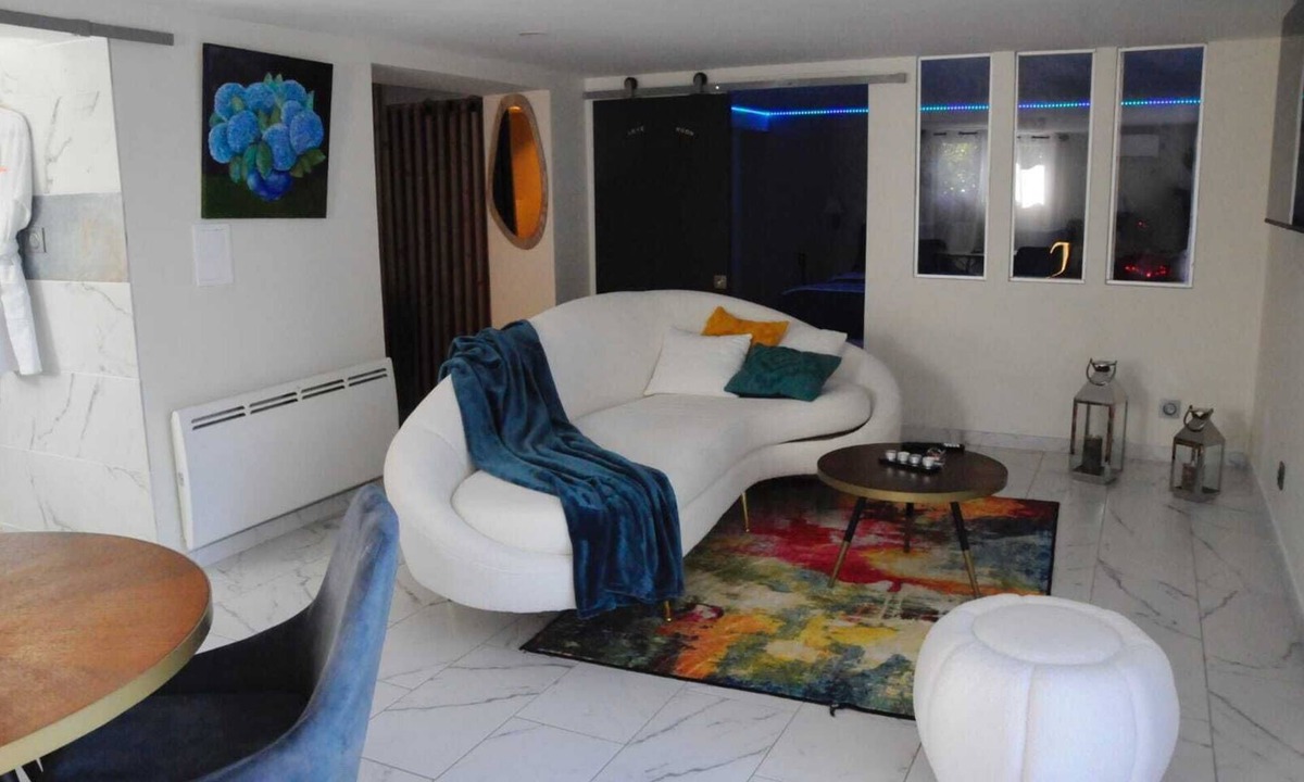 Rive-de-Gier House | Love room le belka