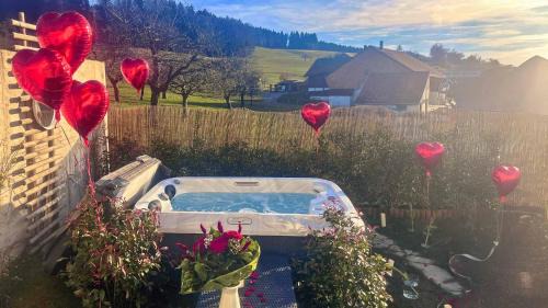 Siviriez House | Love room romantique avec jardin et Jacuzzi