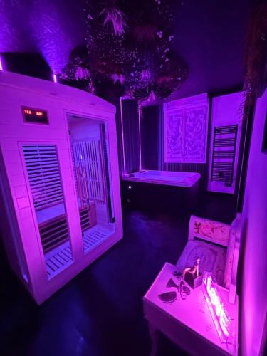 Cosse-le-Vivien House | Love room spa et bien etre avec jacuzzi et sauna