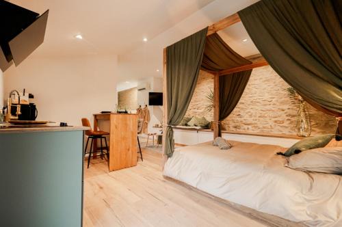 Nesmy Apartment | Love Room Vendée avec JACUZZI privatif
