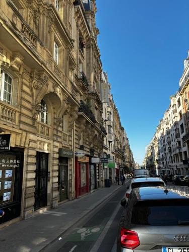 Quartier des Grandes-Carrieres Apartment | Love wins Montmartre