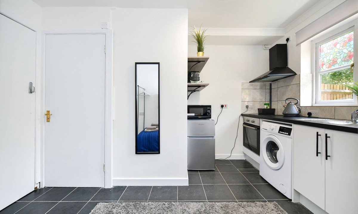 Reading Apartment | Lovely 1-bed Studio with Parking available