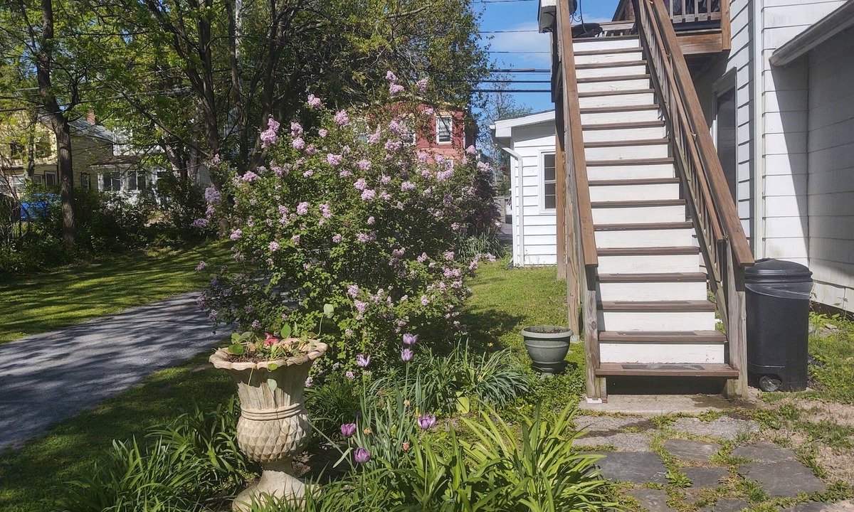 Saugerties South Apartment | Lovely 1-bedroom apartment with AC in charming Saugerties, 4 minutes to HITS