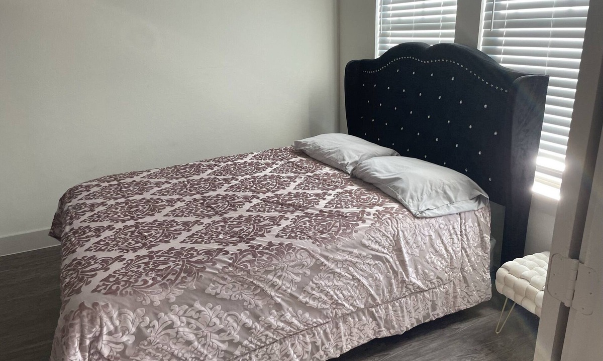Garden Oaks Apartment | Lovely 1 bedroom comfy unit with pool