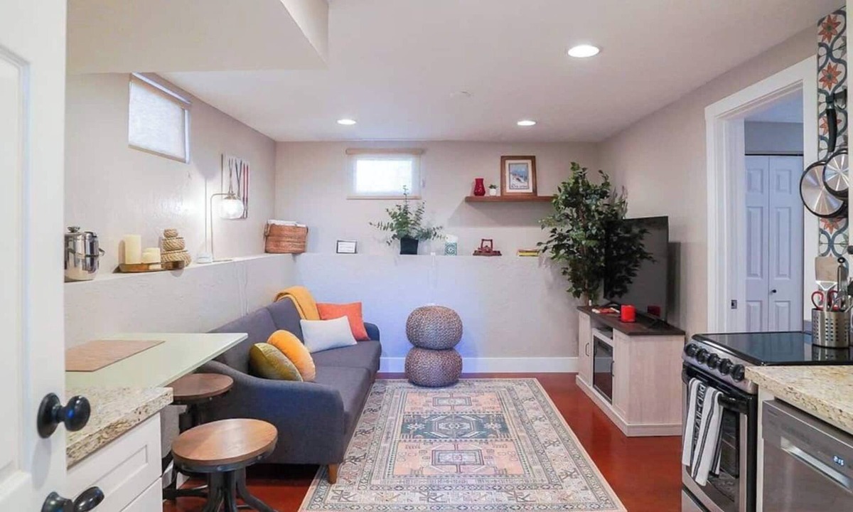 Central City Apartment | Lovely 1 Bedroom Downstairs Apartment
