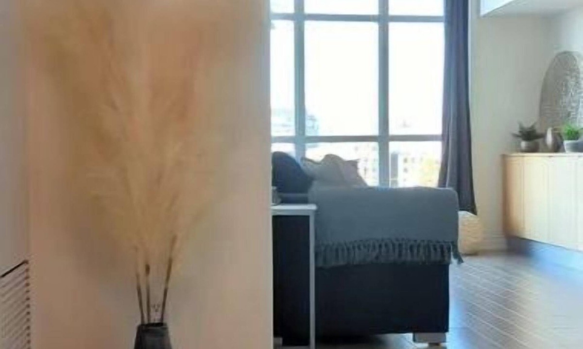 Wellington Place Condo | Lovely 2 Bed Condo in Downtown Toronto