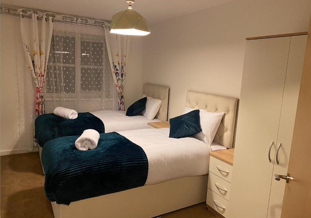Aylesbury Apartment | Lovely 2-Bed Serviced apartment with free parking