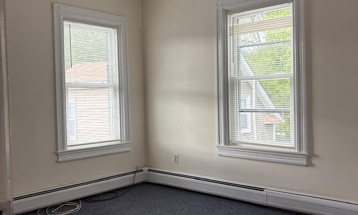 North Attleboro House | Lovely 2-Bed and 2 Bath building in North Attleborough