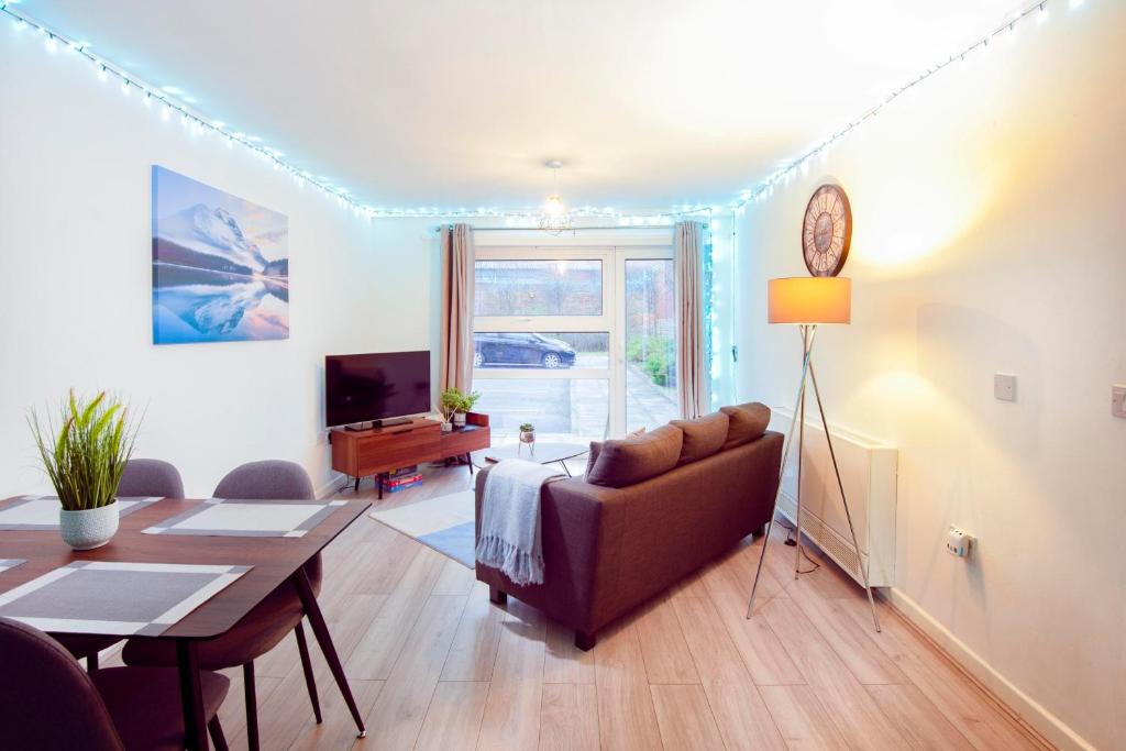 Bootle Apartment | Lovely 2 bed W.parking, wifi and coffee machine