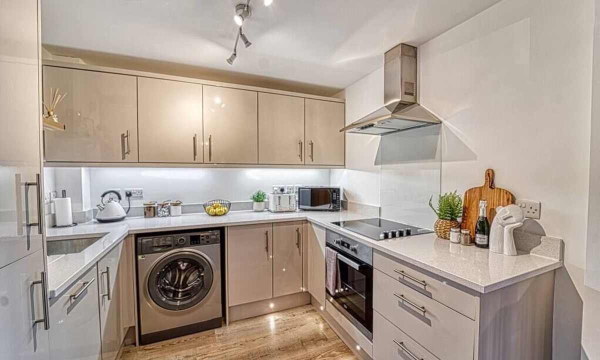 Tewkesbury Condo | Lovely 2 Bedroom Apartment With Parking