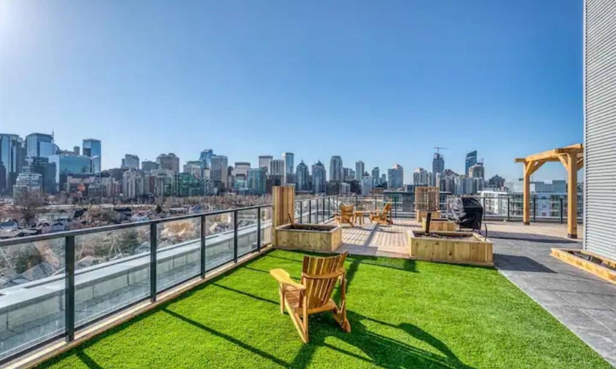Sunnyside Condo | Lovely 2-bedroom condo with Free Parking