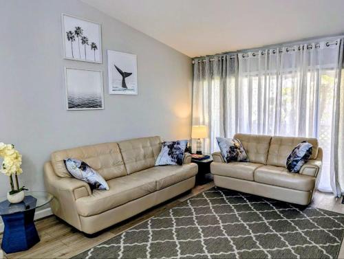 Gulf Gate Estates Apartment | Lovely 2 bedroom condo with a pool!
