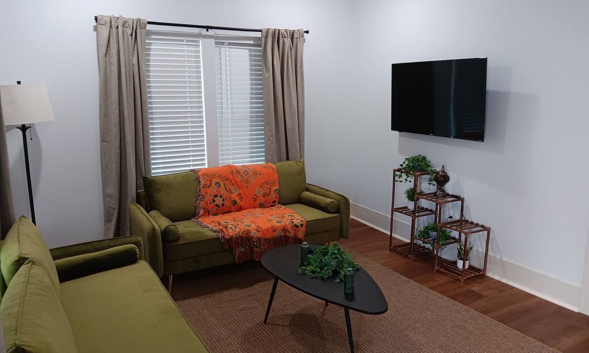 Washington Ave./ Memorial Park House | Lovely 2-bedroom house with AC in vibrant Houston