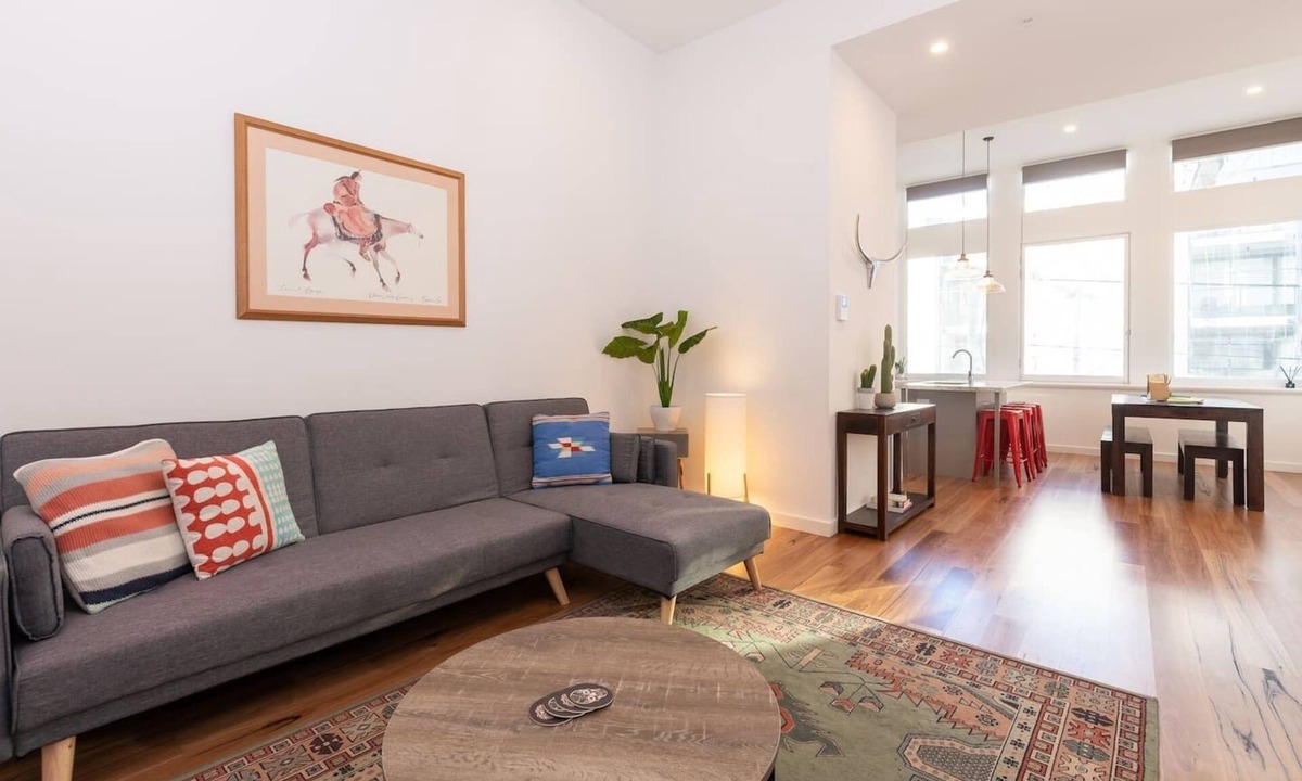 Melbourne Central Business District House | Lovely 2 Bedroom Rental with Parking