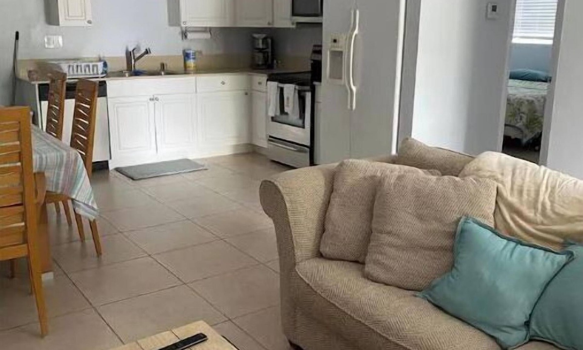 Jupiter House | Lovely 2 Bedroom with a Pool