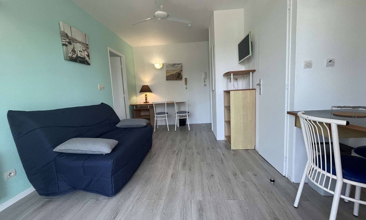 La Rochelle Apartment | Lovely 2-room apartment with terrace and parking in Minimes