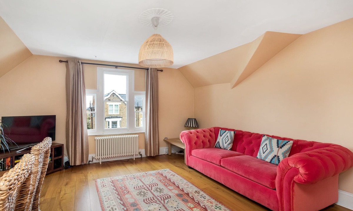 South Richmond Apartment | Lovely 2BR, Richmond Hill & Parking