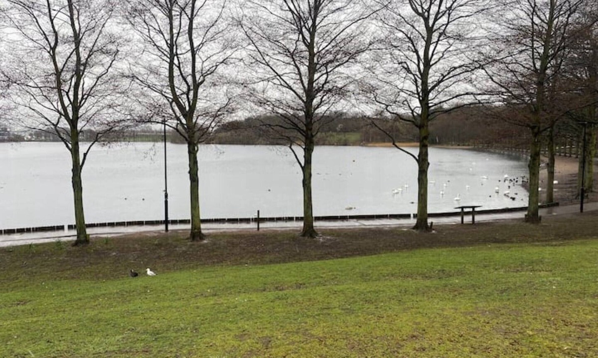 Doncaster Apartment | Lovely 2nd floor 2 bed flat sleeps 4