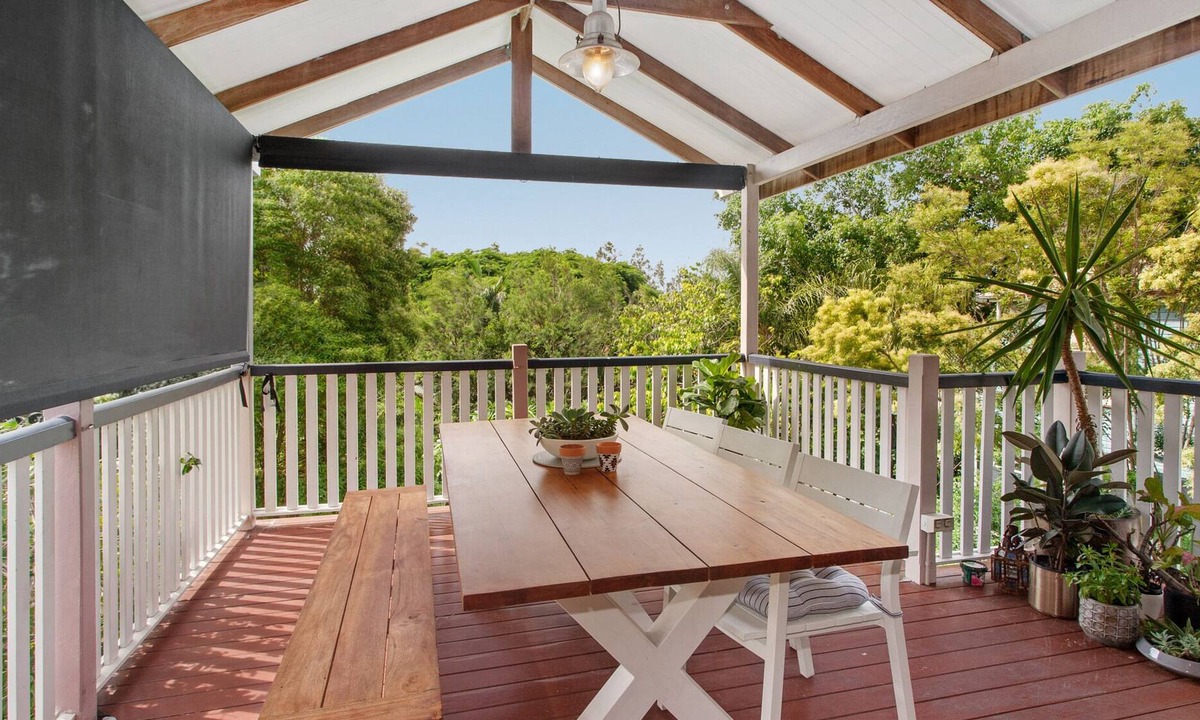 Kelvin Grove Apartment | Lovely 3-Bed House with Deck, BBQ, Yard & Parking