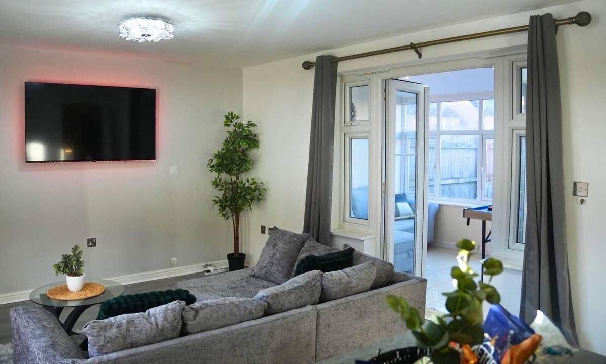 Solihull House | Lovely 3-bed House in Solihull